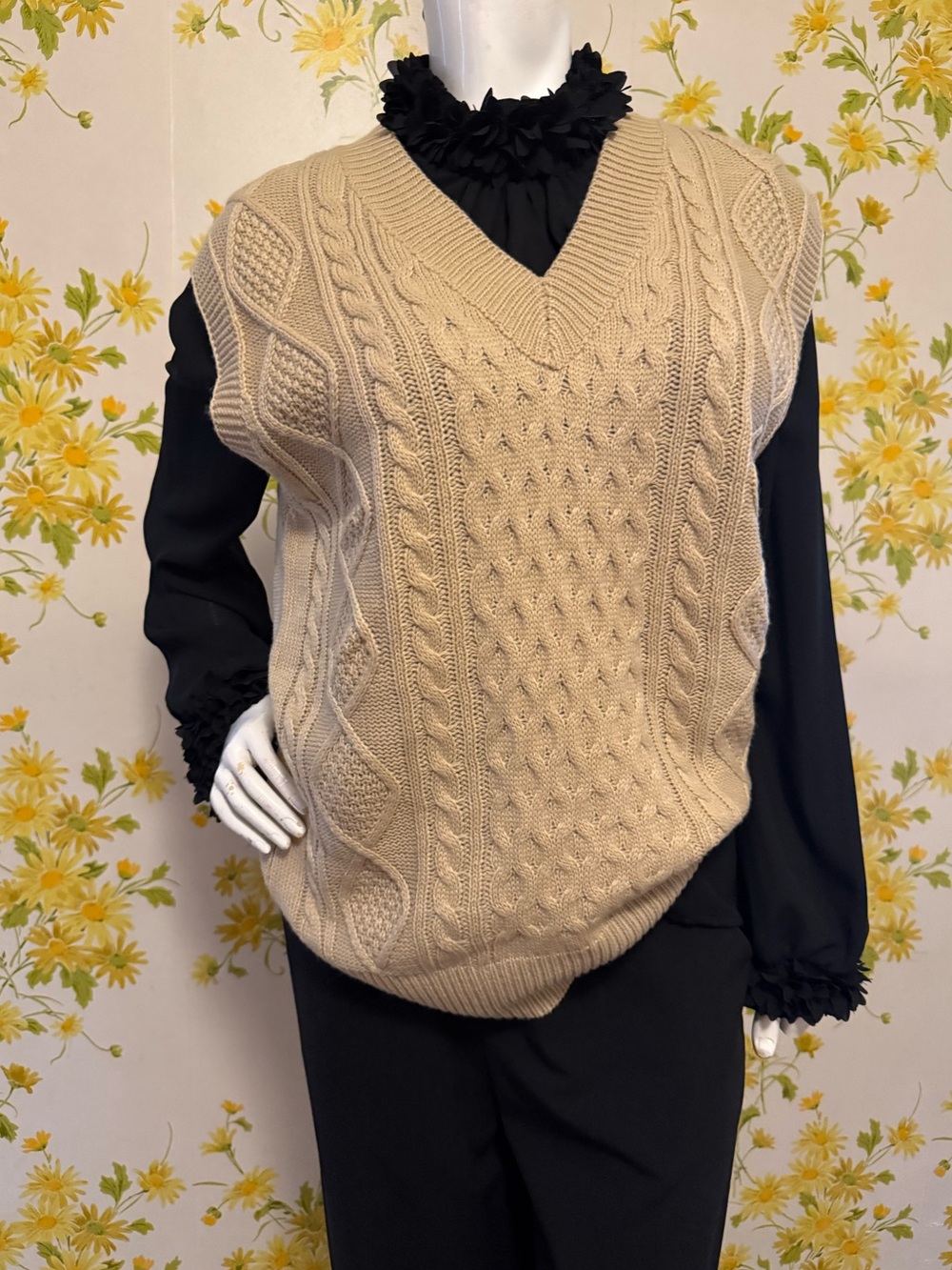 V neck long line knitted vest size M